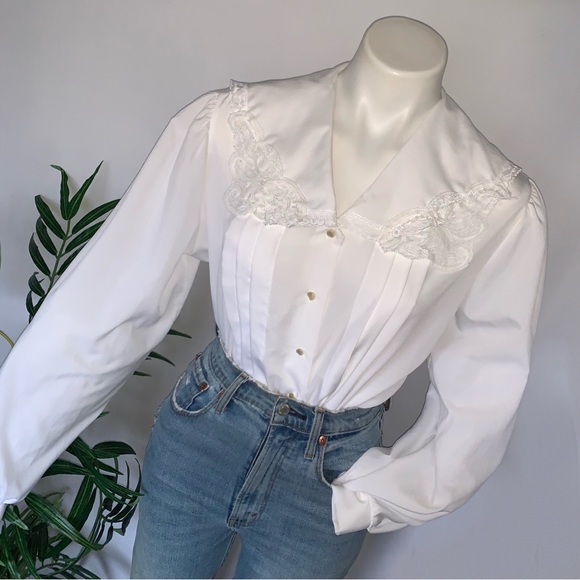 v i n t a g e :: Pleated Oversized Dainty Puritan Lace Collar Blouse - Picture 3 of 16